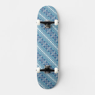 Schattige blauwe decoratieve Oekraïense patronen o Persoonlijk Skateboard