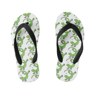 Schattige blije groene gekko begroetingen met inse kinder teenslippers