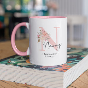 Schattige bloemenvormige eerste letter Nanny Mok