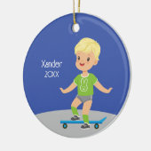 Schattige Blond Boy Skateboard Keramisch Ornament (Links)
