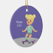 Schattige blond meisje skateboard keramisch ornament (Rechts)