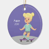 Schattige blond meisje skateboard keramisch ornament (Links)