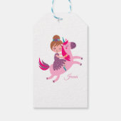 Schattige blondine haired meisje rijden op een een cadeaulabel (Achterkant)