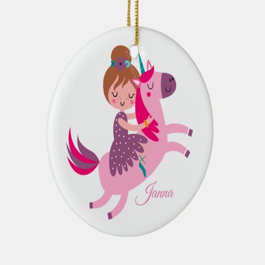 Schattige blondine haired meisje rijden op een een keramisch ornament (Rechts)