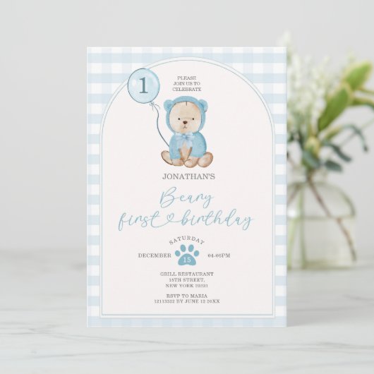 Schattige Boy Blue Gingham Balloon Beary Eerste Ve Kaart (Staand voorkant)