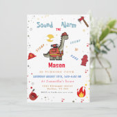 Schattige brandweerman Dino jarig Kaart (Staand voorkant)