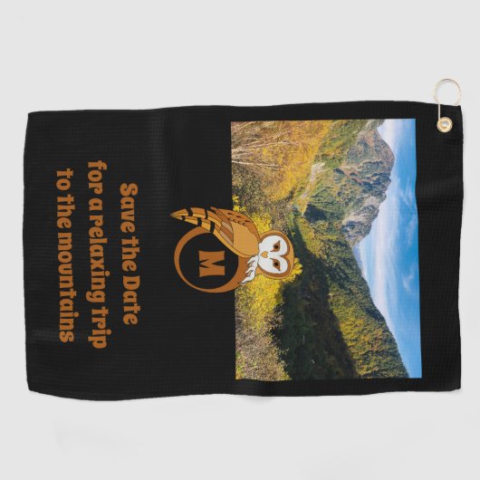 Schattige British Owl Nesting op Monogram Egg Foto Golfhanddoek (Horizontaal)