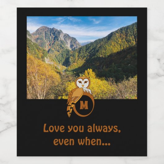 Schattige Britse Owl Nesting Monogram Egg Foto Wijn Etiket (Enkel label)