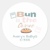 Schattige broodje in oven Baby Q Shower Ronde Sticker (Voorkant)