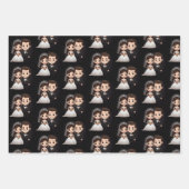 Schattige bruidspaar met vrolijke glimlach. inpakpapier vel (Voorkant 3)