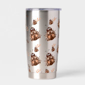 Schattige bruin en beige lieveheersbeestje en bloe geïsoleerde drinkbeker (Links)