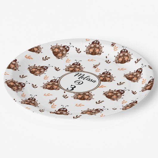 Schattige bruin en beige lieveheersbeestje en bloe papieren bordje (Gekanteld)