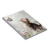 SCHATTIGE BRUIN TABBY KITTEN MET VLINDERS NOTITIEBOEK (Rechterzijde)