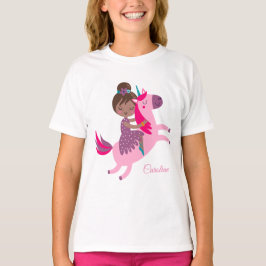 Schattige Brunette Haired Meisje Rijden op een Een T-shirt