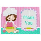 Schattige brunette meisje bakken dank u groot cadeauzakje (Voorkant)