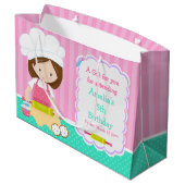 Schattige brunette meisje bakken dank u groot cadeauzakje (Achterkant Gekanteld)