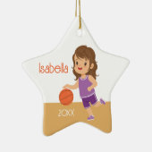 Schattige brunette meisje basketbal keramisch ornament (Rechts)