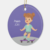 Schattige Brunette Meisje Skateboard Keramisch Ornament (Links)