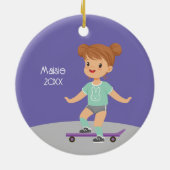 Schattige Brunette Meisje Skateboard Keramisch Ornament (Achterkant)
