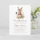 Schattige Bunny Rabbit Spring Floral Baby shower Kaart (Staand voorkant)