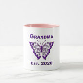 Schattige Butterfly Grandma "Est 2020" Mok (Midden)