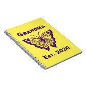 Schattige Butterfly Grandma "Est 2020" Notitieboek (Rechterzijde)
