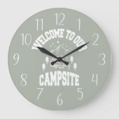 schattige camper welkomstwoord grote klok (Voorkant)