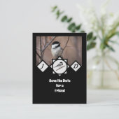 Schattige Carolina Chickadee Monogram Foto Uitnodiging Briefkaart (Staand voorkant)
