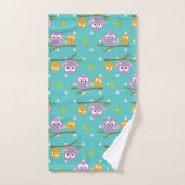 Schattige Cartoon Style Uilen op Branch Print Bad Handdoek (Handdoek)
