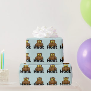 Schattige Cartoonuil zittend op Hoot-woordkunst Cadeaupapier