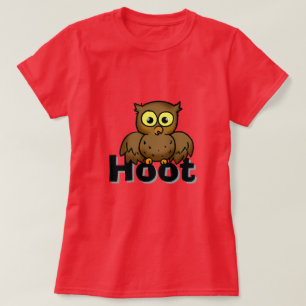 Schattige Cartoonuil zittend op Hoot-woordkunst T-shirt