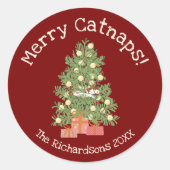 Schattige Cat on Christmas Tree Merry Catnaps! Red Ronde Sticker (Voorkant)