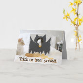 Schattige Cats Trick or treat Yo'self Halloween Kaart (Gele Bloem)