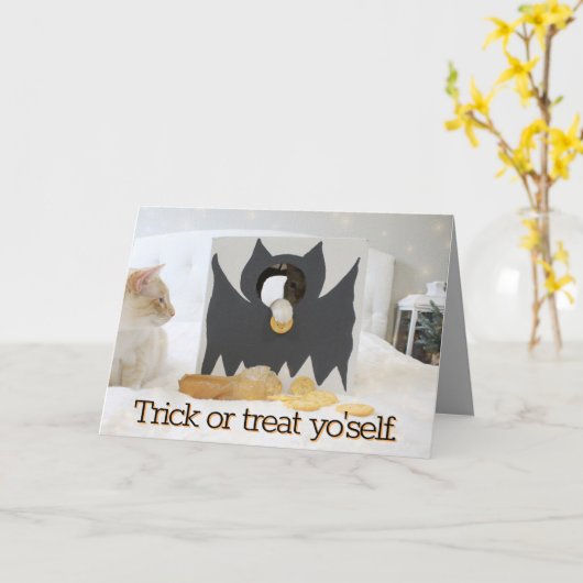 Schattige Cats Trick or treat Yo'self Halloween Kaart (Gele Bloem)