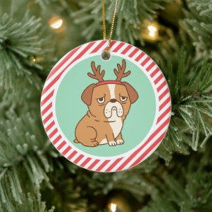 Schattige Chagrijnige Bulldog Met Rendier Haarband Keramisch Ornament