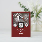 Schattige Chestnut Backed Chickadee Monogram Foto Uitnodiging Briefkaart (Staand voorkant)