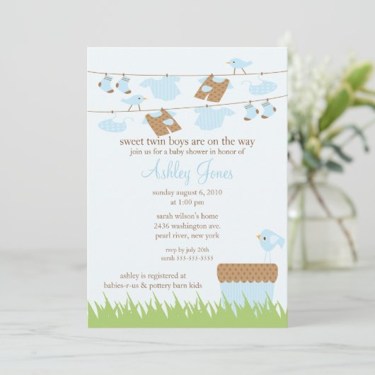 Schattige Clothesline Twins Baby Boy Shower Kaart (Staand voorkant)