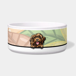 Schattige Cockapoo gluurt, voedsel of drank Voerbakje