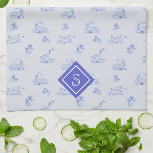 Schattige Country Goose Toile Pattern Monogram Theedoek (Gevouwen)