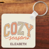 Schattige "Cozy Season" gepersonaliseerd Sleutelhanger (Achterkant)