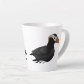 Schattige Crested Puffin Cartoon zwemmen Latte Mok (Rechterhoek)