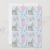Schattige Curious Rabbit Pink Lila Flowers Blue (Achterkant)