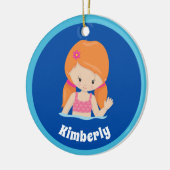 Schattige Custom Swim Team Redhead Girl Christmas Keramisch Ornament (Links)