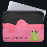 Schattige Cute Frog op Polka Dots-Hallo Pradeloos Laptop Sleeve<br><div class="desc">U zult van dit polka puntpatroon met schattige kleine groene kikker en motivatie bericht houden.U kunt tekst bewegen,  afbeelding toevoegen en meer door op de COSTUMIZE knoop van IT te klikken.</div>