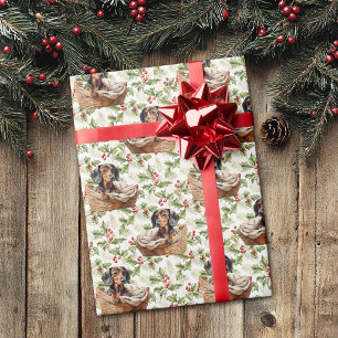 Schattige Dachshund Puppy in Mand Met Kerstmis Hul Cadeaupapier