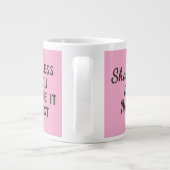 Schattige dieren die koekjes eten delen stelen mor grote koffiekop (Achterkant)