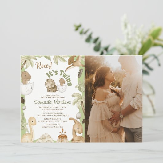 Schattige dinosaurus 'Het is een tweeling' baby sh Kaart (Staand voorkant)