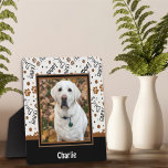 Schattige Dog Bark Botten Foto Gepersonaliseerd Na Fotoplaat<br><div class="desc">Fun Dog Bark Woof Patroon Fotonaam Plaque- kleurrijke en stijlvolle kunstwerk perfect voor de huisdieren. Deze leuke gepersonaliseerde foto ezel plaquettes maken geweldige bijgerechten voor familie, vrienden, collega's, leraren, enz.. Het perfecte cadeau voor al je Valentijnse honden die van hun honden houden. Modernere, bloemige en motivatie plaquettes in mijn winkel....</div>