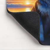 Schattige Dog bij Sunset Serene Ocean Beach Muismat (Hoek)