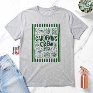 Schattige donkergroene tuincreatie genietend van d Tri-Blend shirt